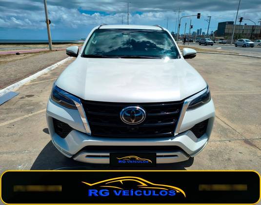 TOYOTA HILUX SW4 2.8 D-4D TURBO DIESEL SRX 4X4 AUTOMÁTICO